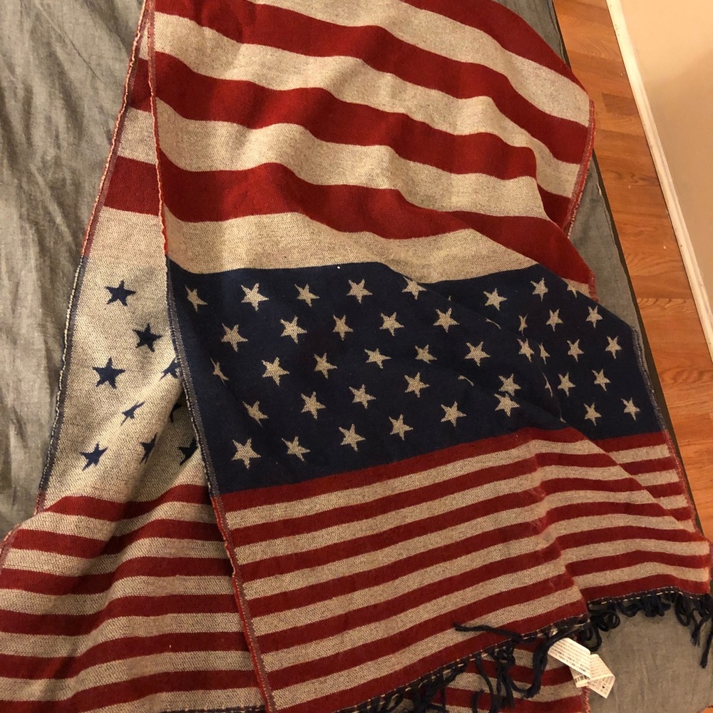 Never used , bug soft American flag scarf